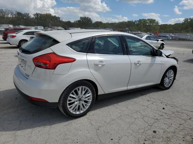  FORD FOCUS 2015 Белы