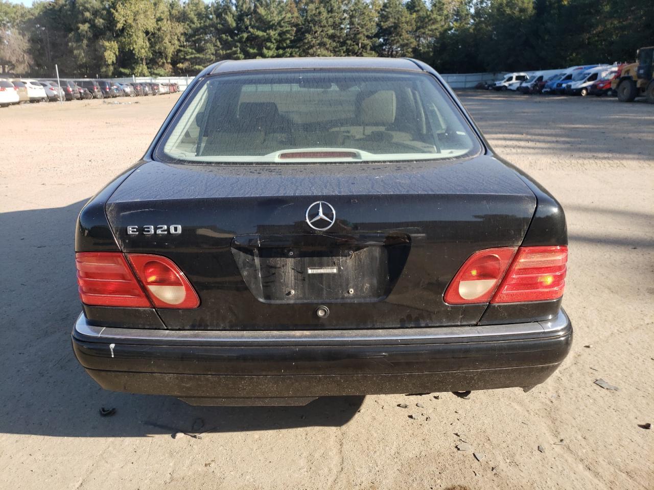 WDBJF65H8XA777680 1999 Mercedes-Benz E 320