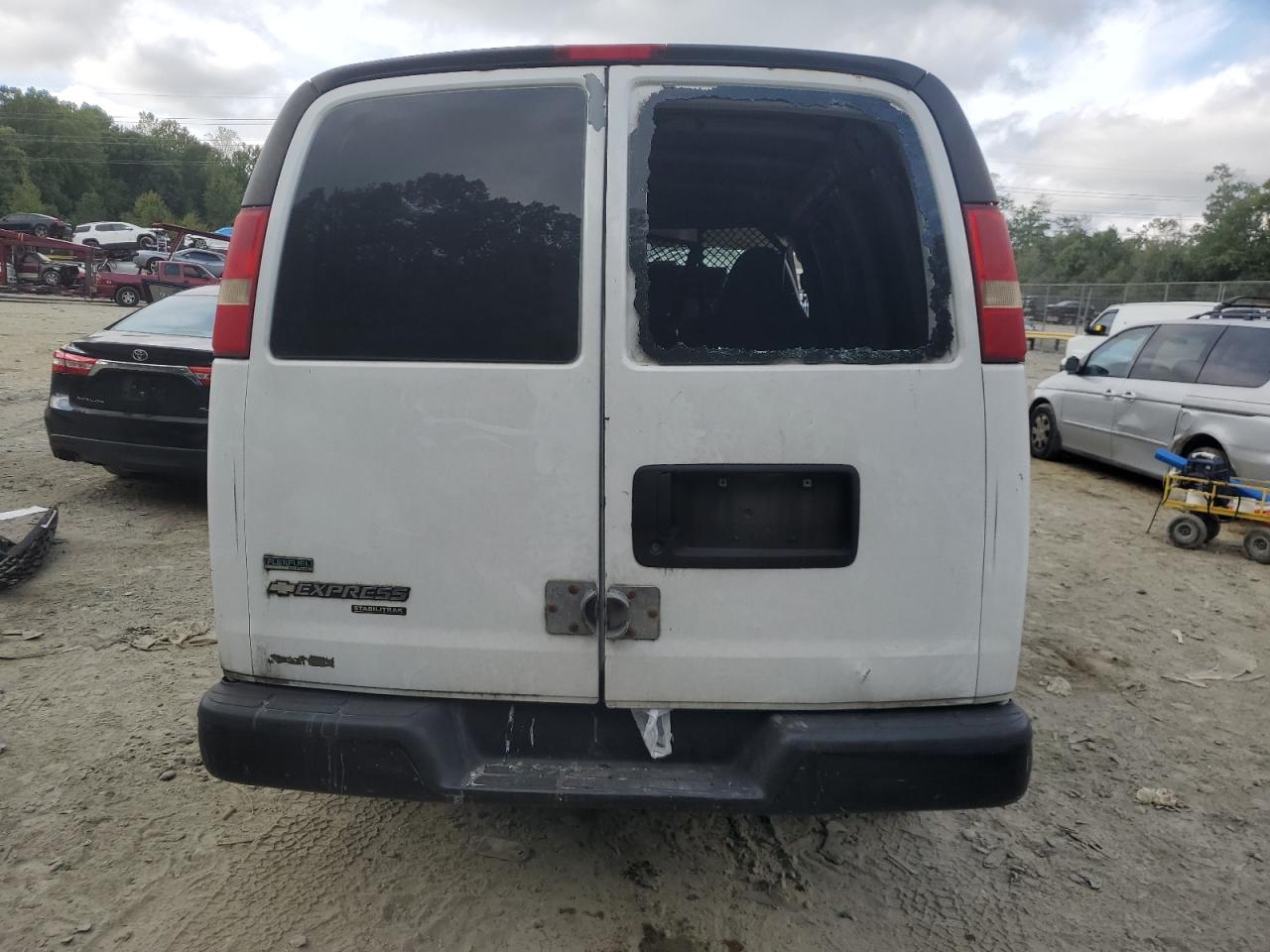 2011 Chevrolet Express G2500 VIN: 1GCWGFFA6B1111061 Lot: 71470044