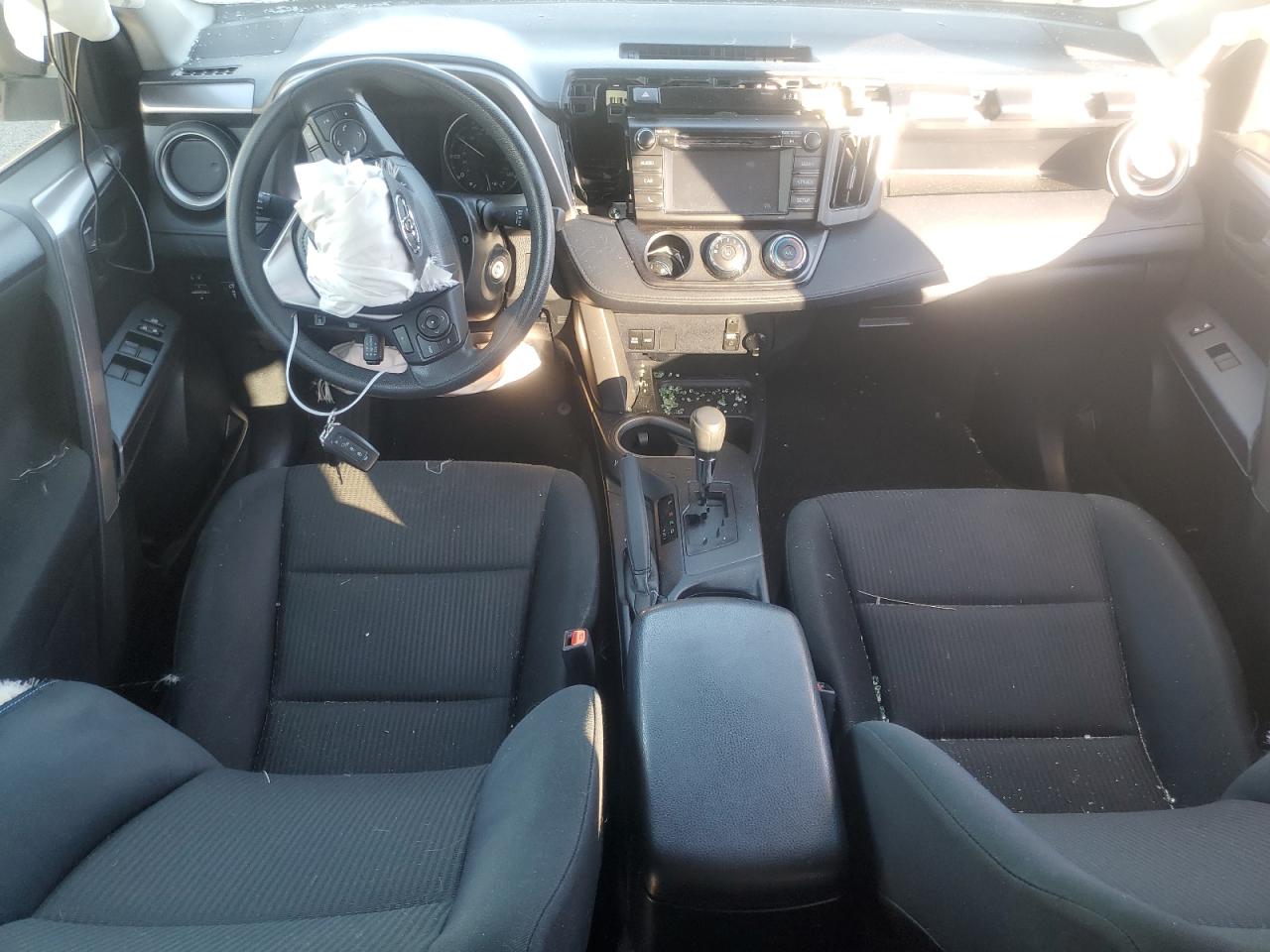 JTMBFREV5JJ212503 2018 Toyota Rav4 Le