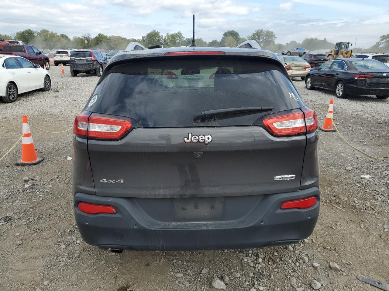 2017 Jeep Cherokee Latitude VIN: 1C4PJMCB0HW563039 Lot: 72022214