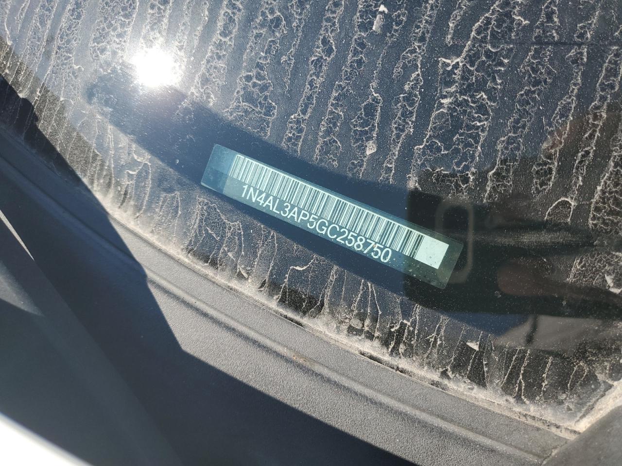 2016 Nissan Altima - Image 12