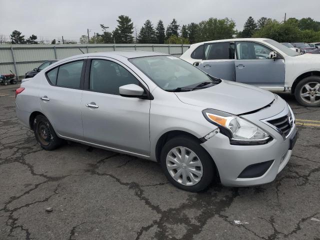  NISSAN VERSA 2019 Сріблястий