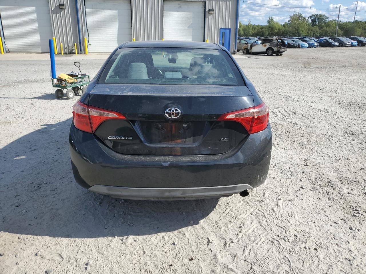 2017 Toyota Corolla L VIN: 5YFBURHEXHP652398 Lot: 70193654