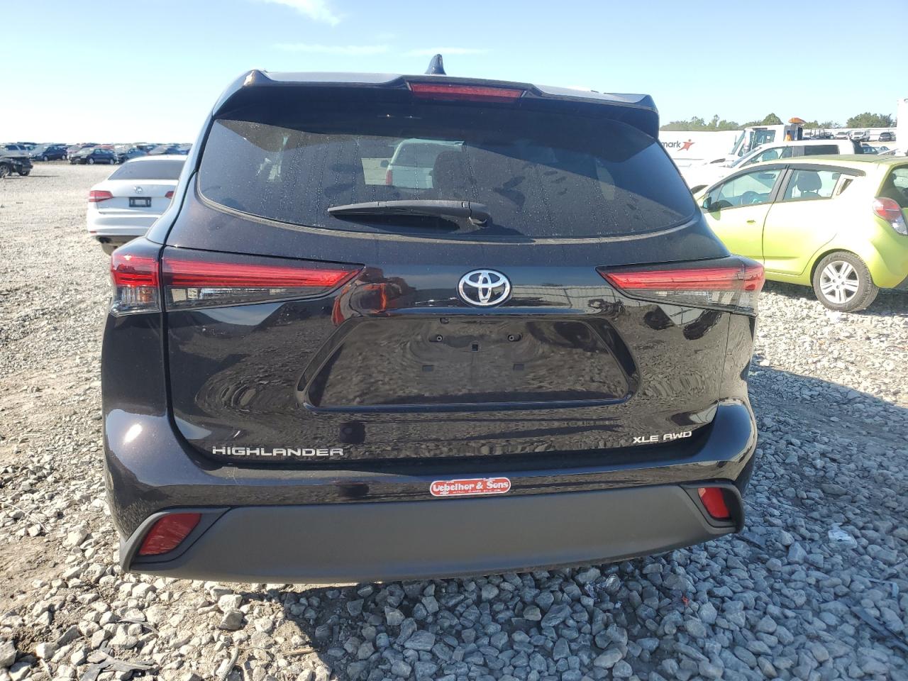 5TDHZRBH1NS228013 2022 Toyota Highlander Xle