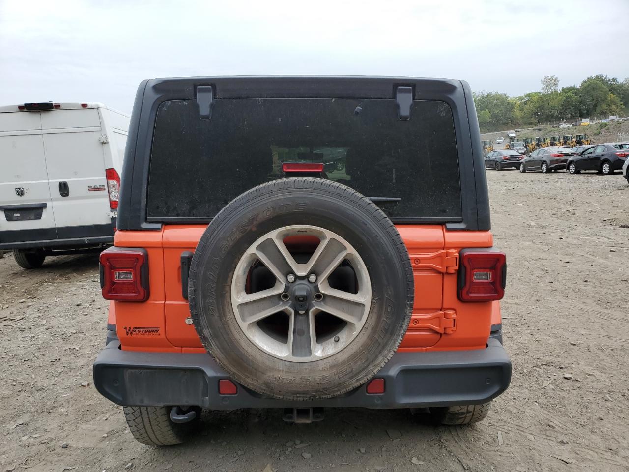 2018 Jeep Wrangler Unlimited Sahara VIN: 1C4HJXEG5JW275764 Lot: 71931984