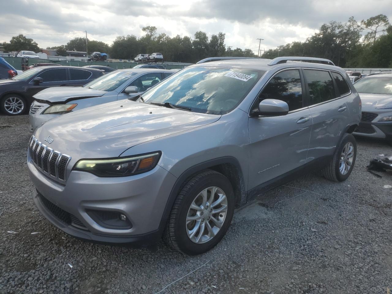 2019 Jeep Cherokee Latitude VIN: 1C4PJLCB2KD220245 Lot: 71940094