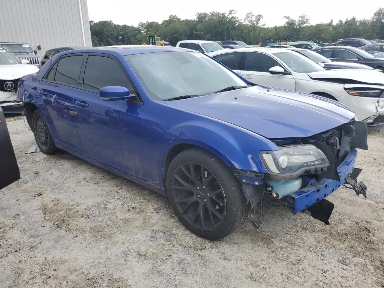 VIN 2C3CCABG2JH285550 2018 CHRYSLER 300 no.4