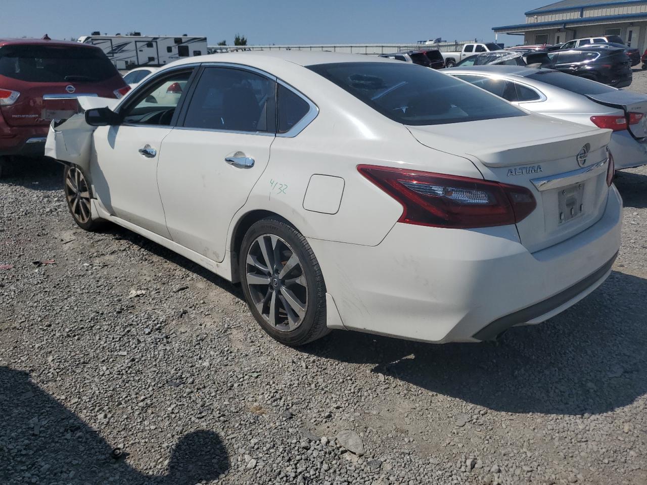 2017 Nissan Altima - Image 2