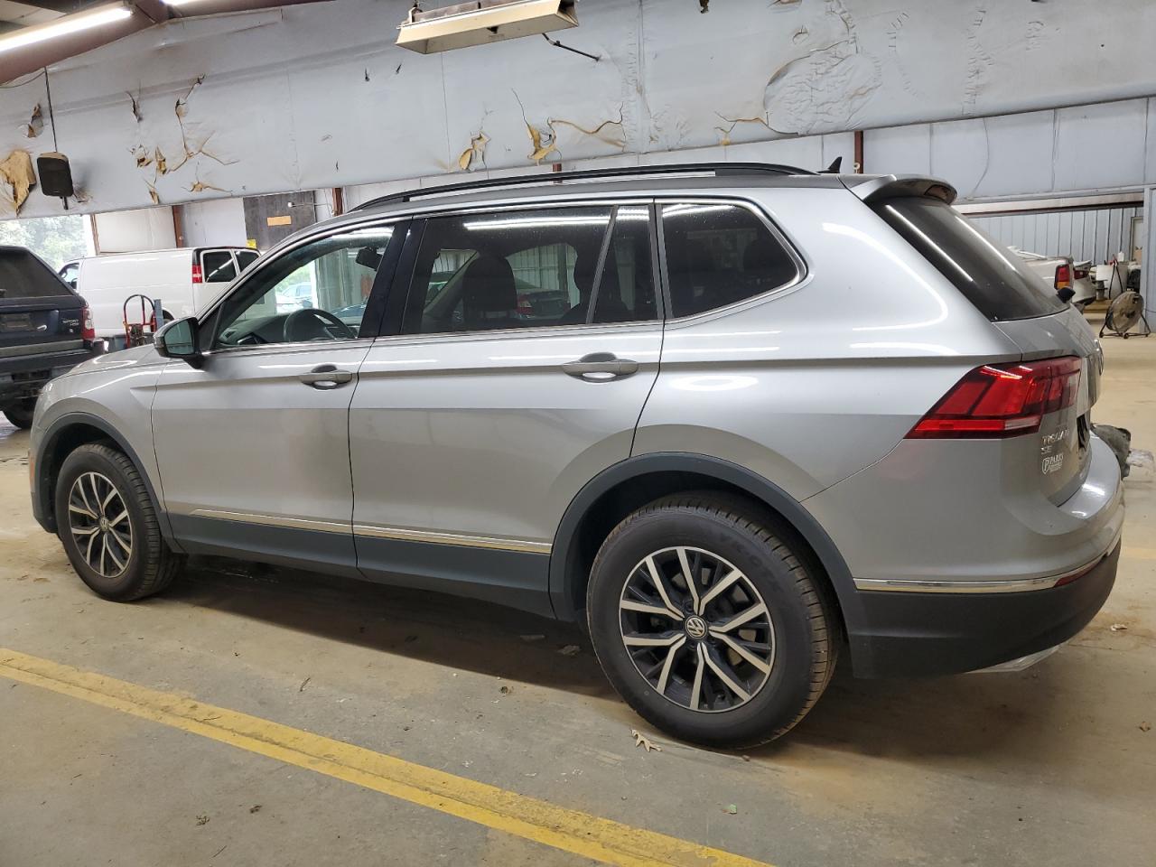 3VV3B7AX7MM077349 2021 VOLKSWAGEN TIGUAN - Image 2