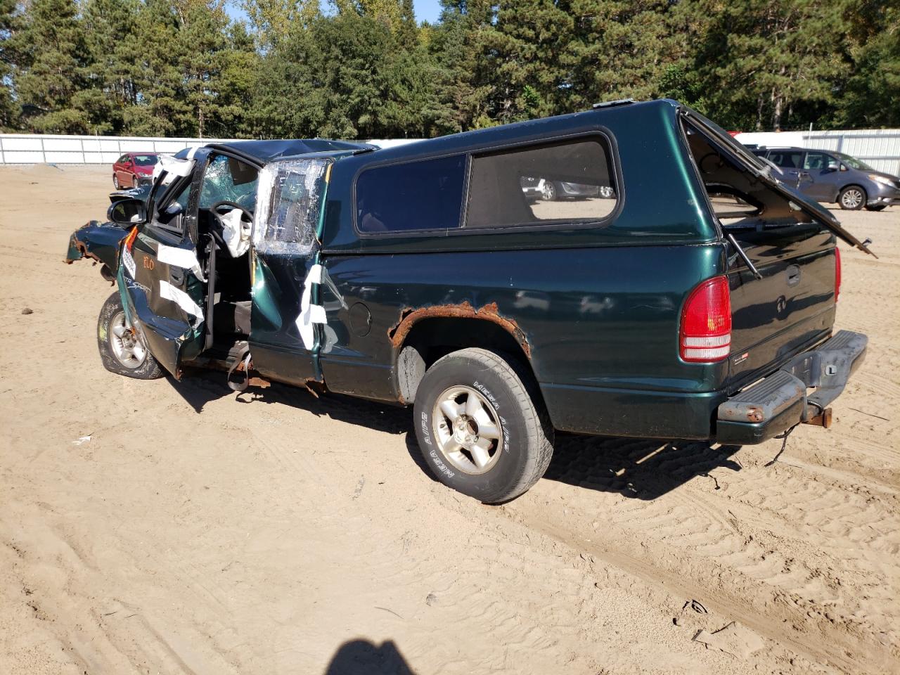 1999 Dodge Dakota - Image 2