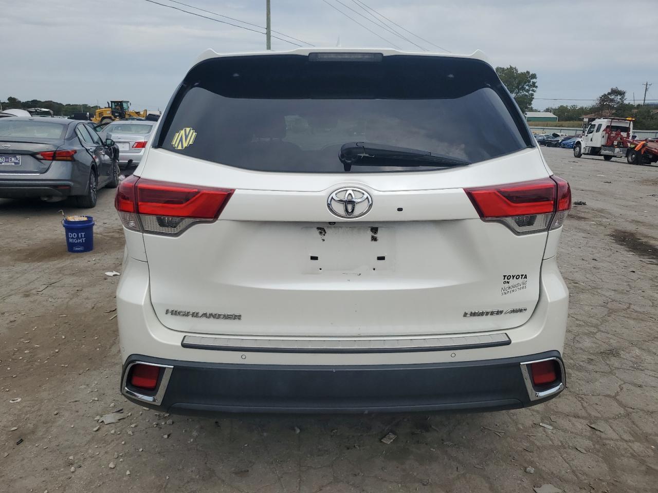 5TDDZRFH9HS437514 2017 Toyota Highlander Limited