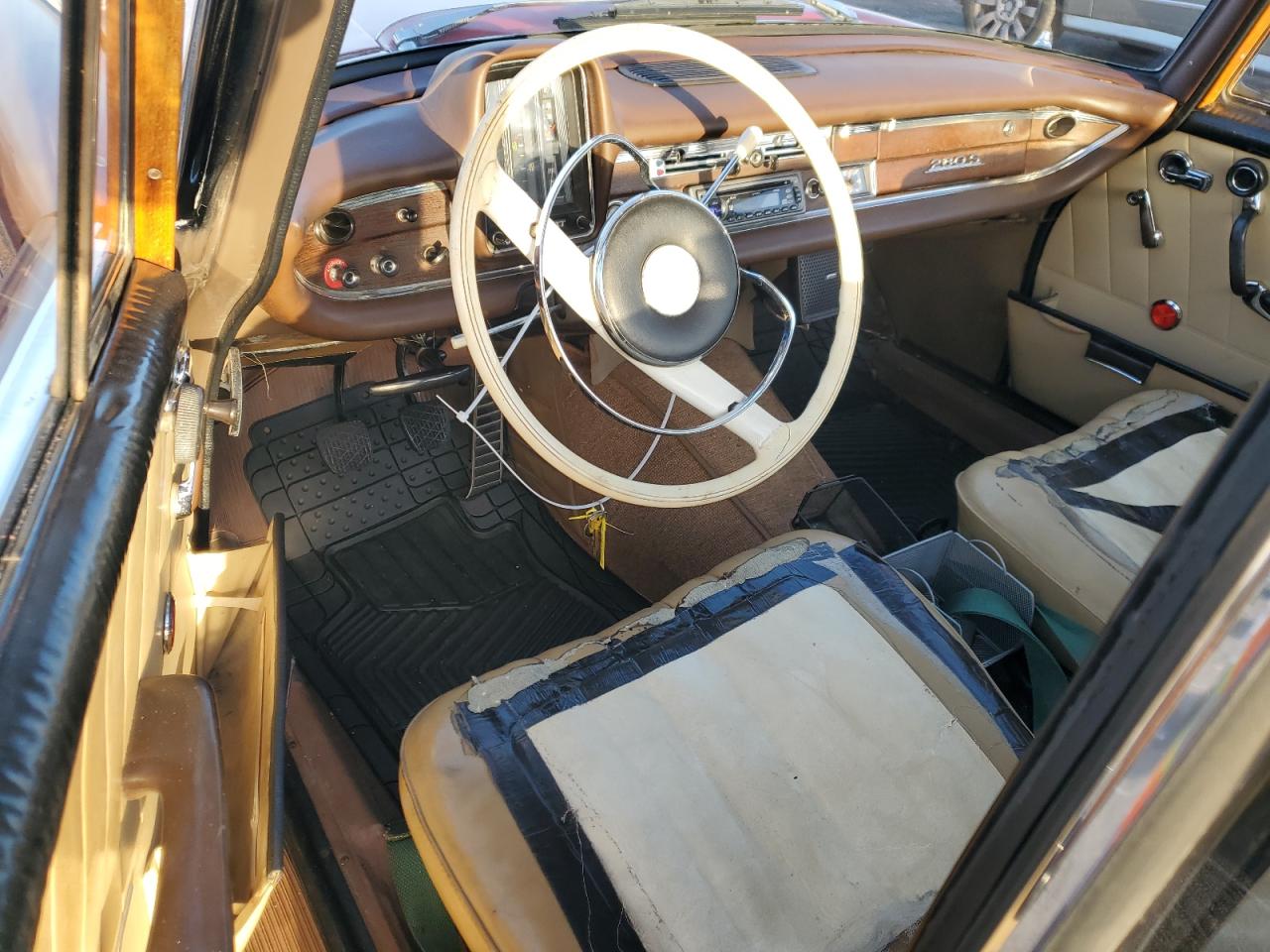 081891230S 1966 Mercedes-Benz 240