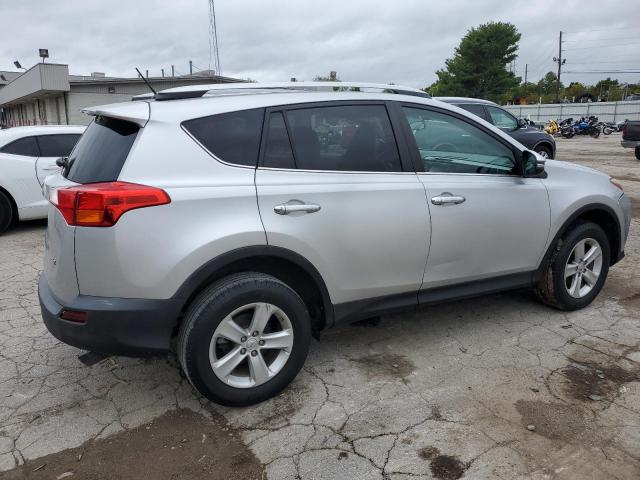 Parquets TOYOTA RAV4 2015 Srebrny