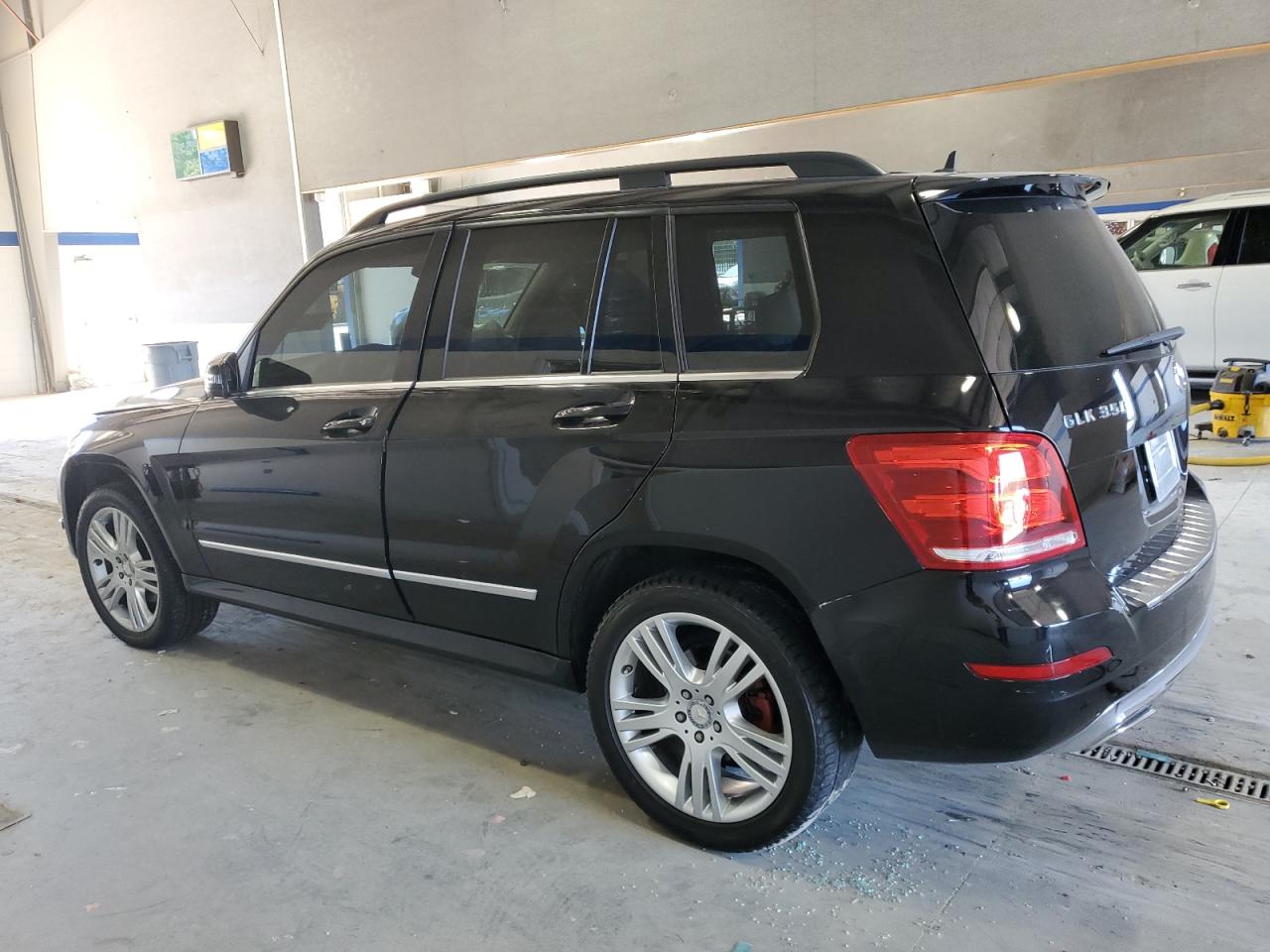 VIN WDCGG5HB1DG021069 2013 MERCEDES-BENZ GLK-CLASS no.2