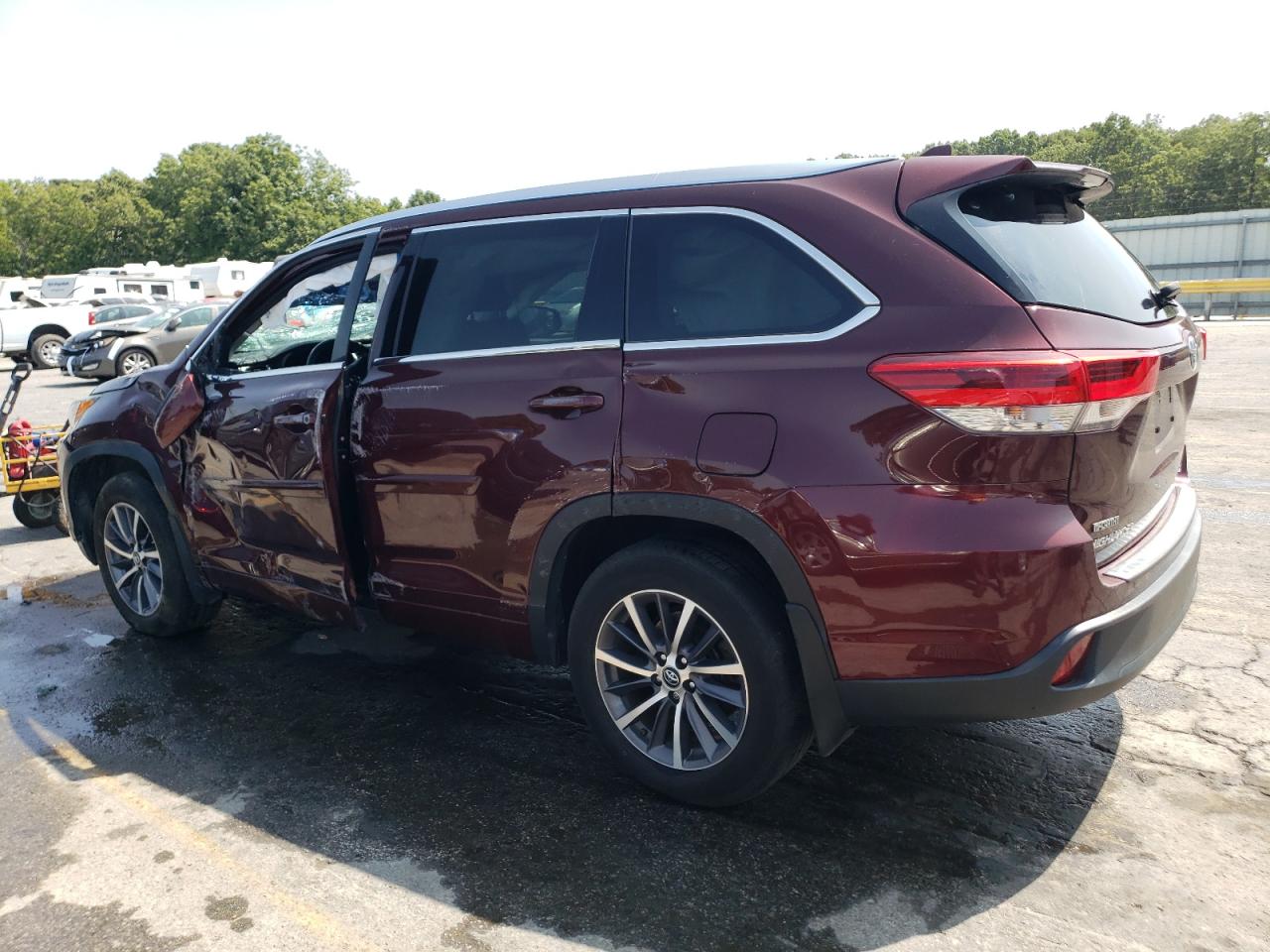 5TDJZRFH0JS901900 2018 TOYOTA HIGHLANDER - Image 2