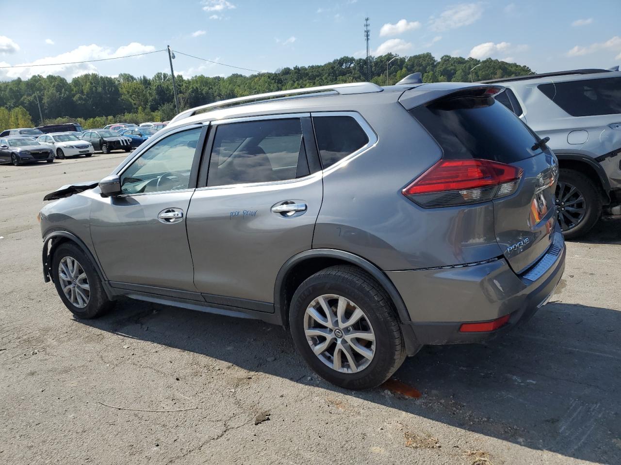 2017 Nissan Rogue - Image 2