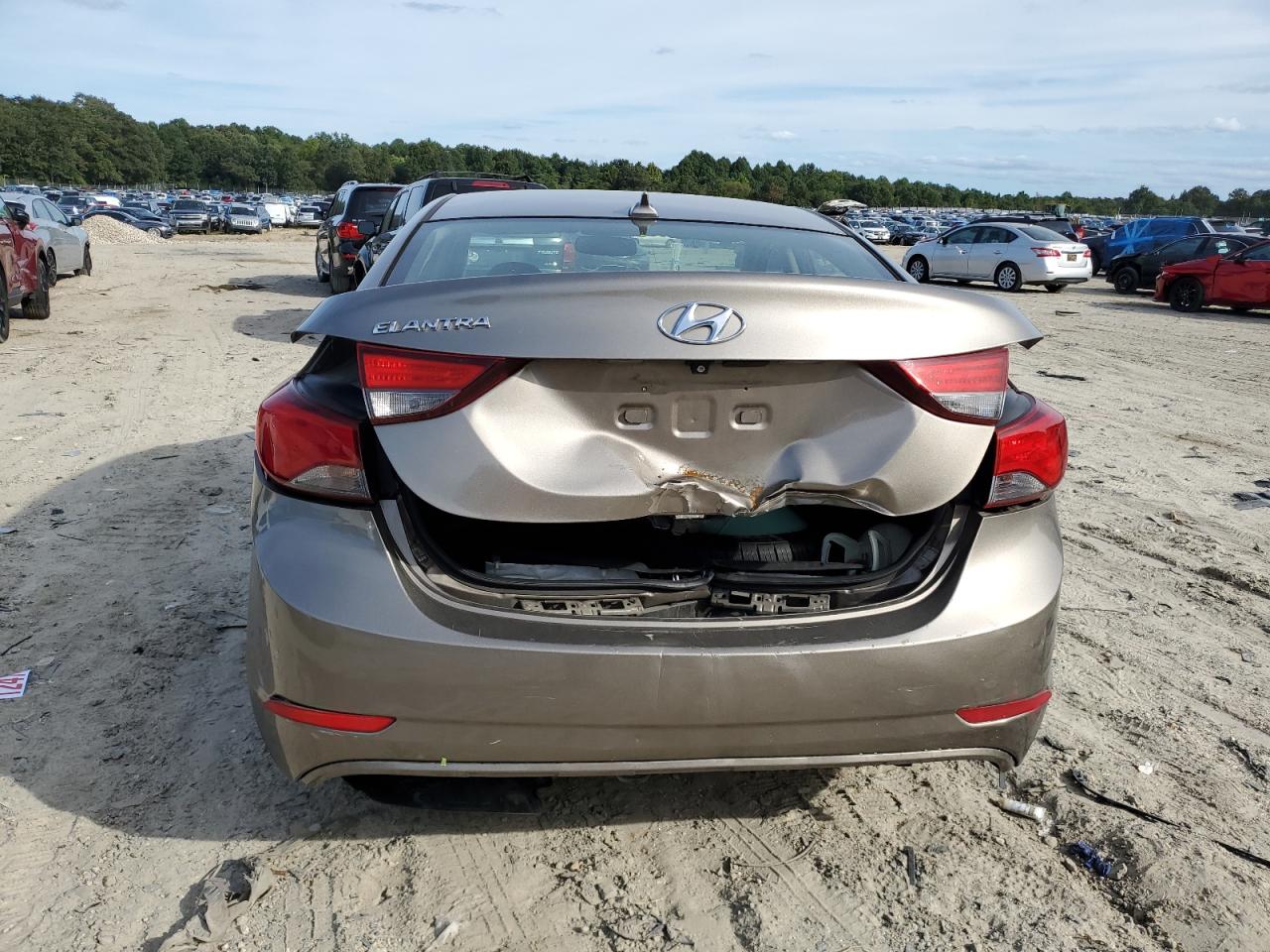 5NPDH4AE8GH702933 2016 Hyundai Elantra Se