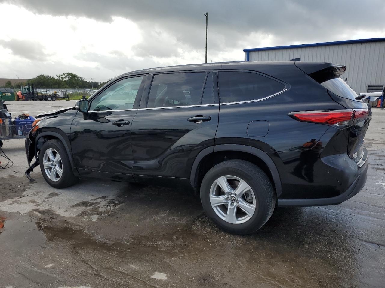 2021 Toyota Highlander - Image 2