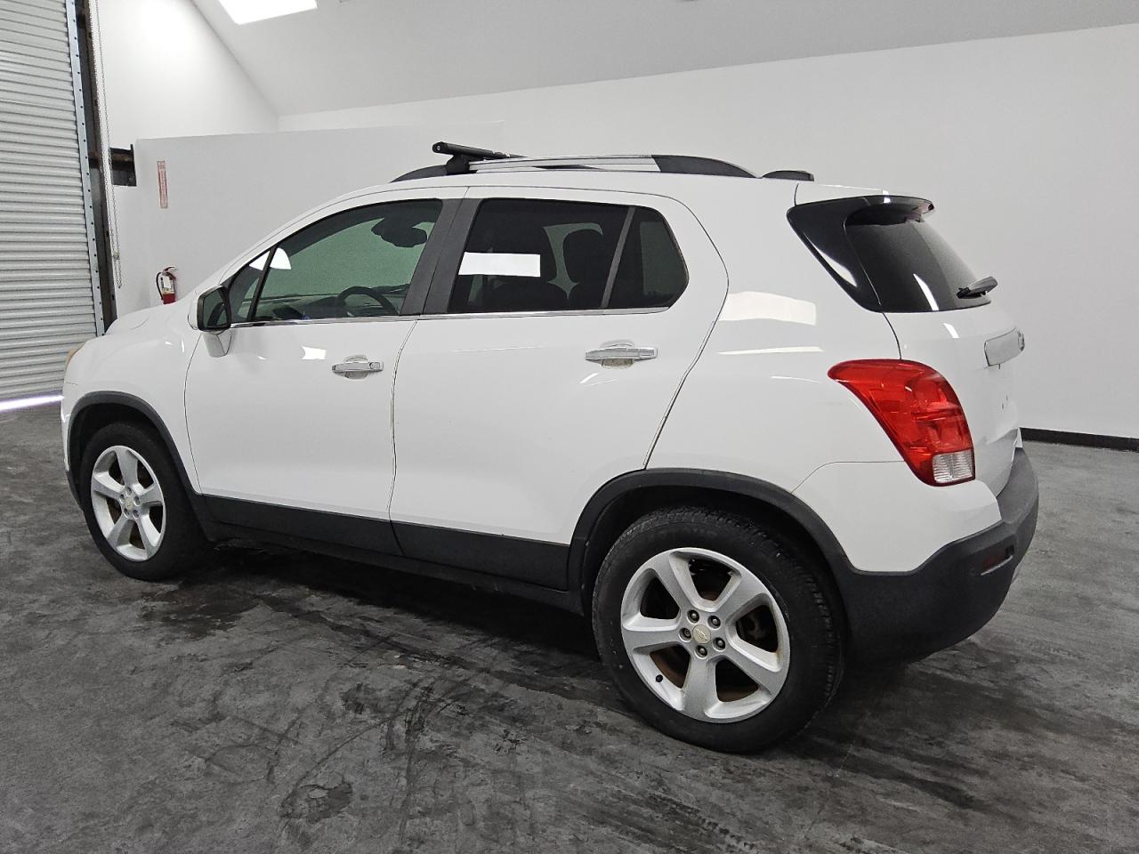 3GNCJTSB7FL178260 2015 CHEVROLET TRAX - Image 2