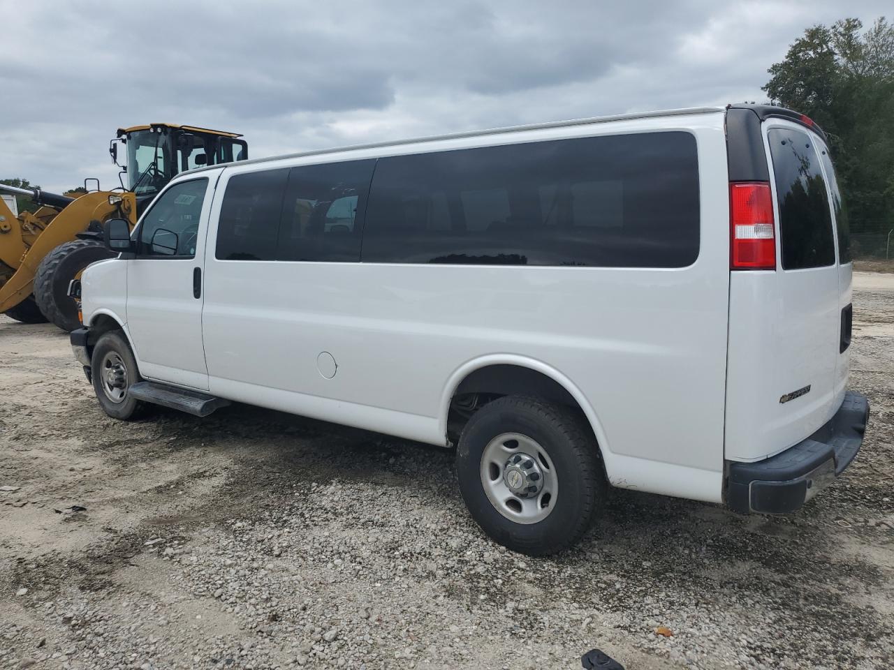 VIN 1GAZGPF7XN1195468 2022 CHEVROLET EXPRESS no.2