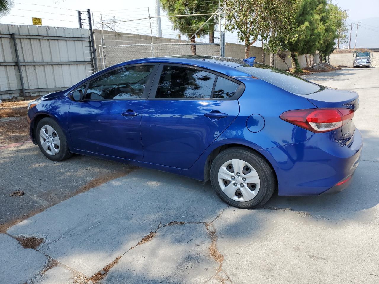 3KPFK4A73JE192854 2018 KIA FORTE - Image 2