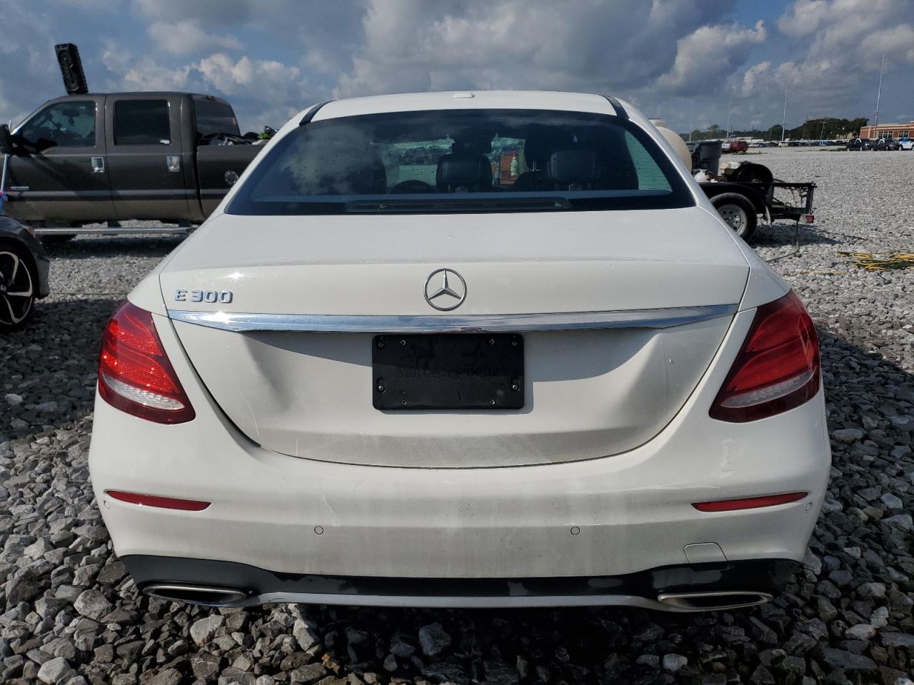 2018 Mercedes-Benz E 300 VIN: WDDZF4JB3JA458050 Lot: 71921924