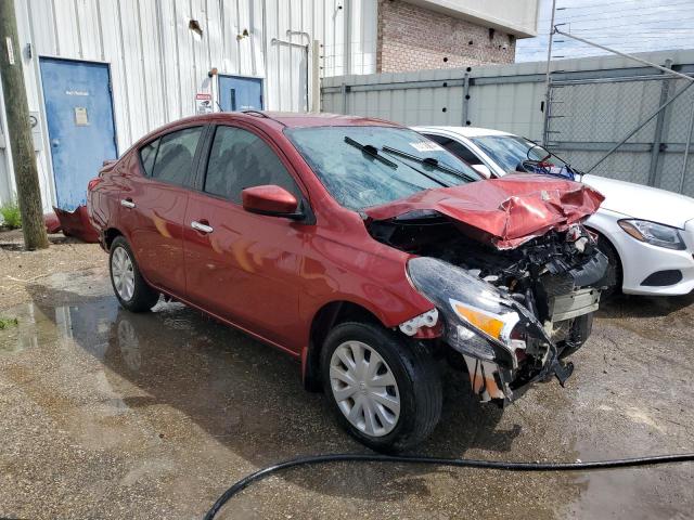  NISSAN VERSA 2018 Czerwony