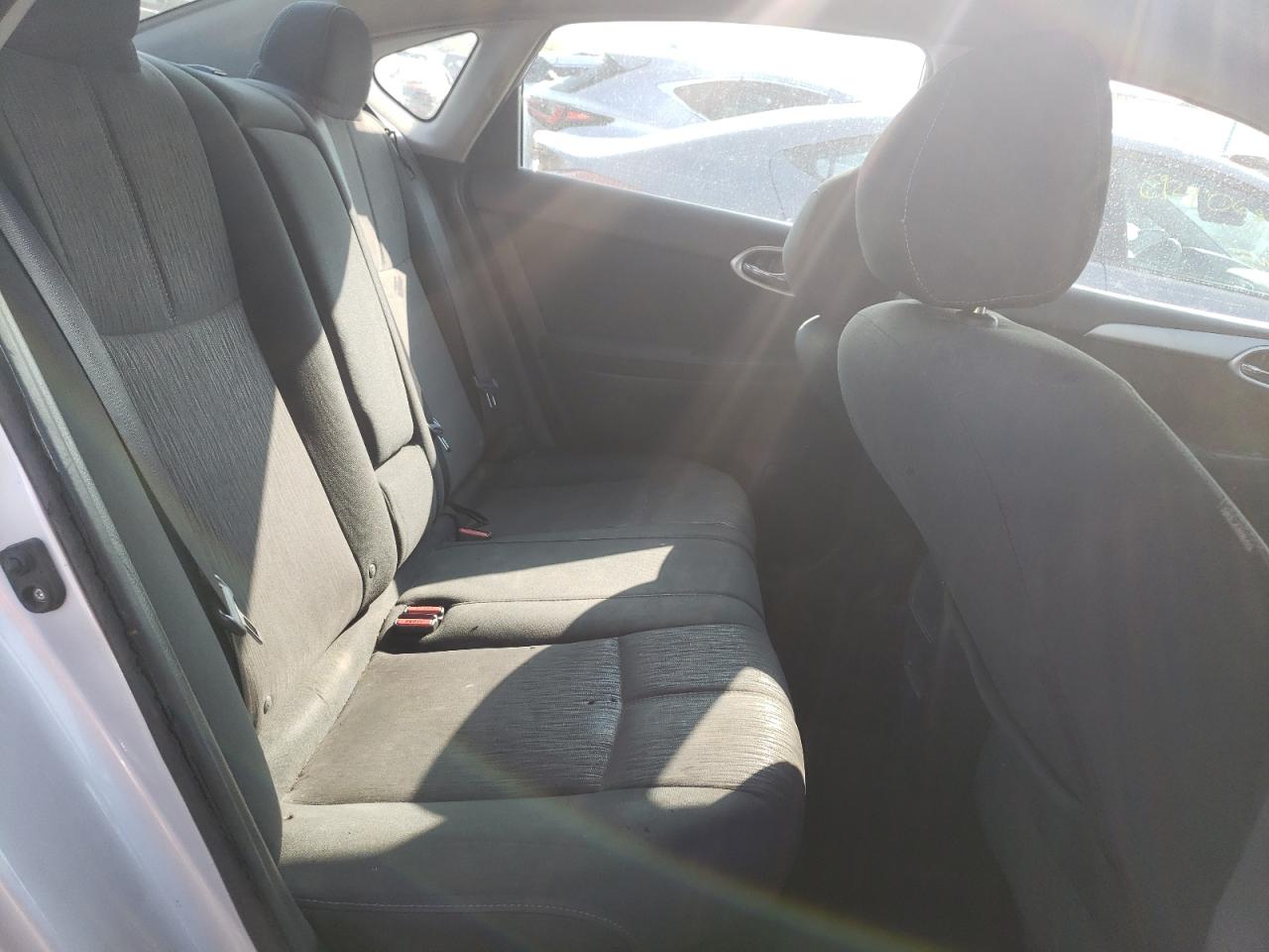 2015 Nissan Sentra - Image 10