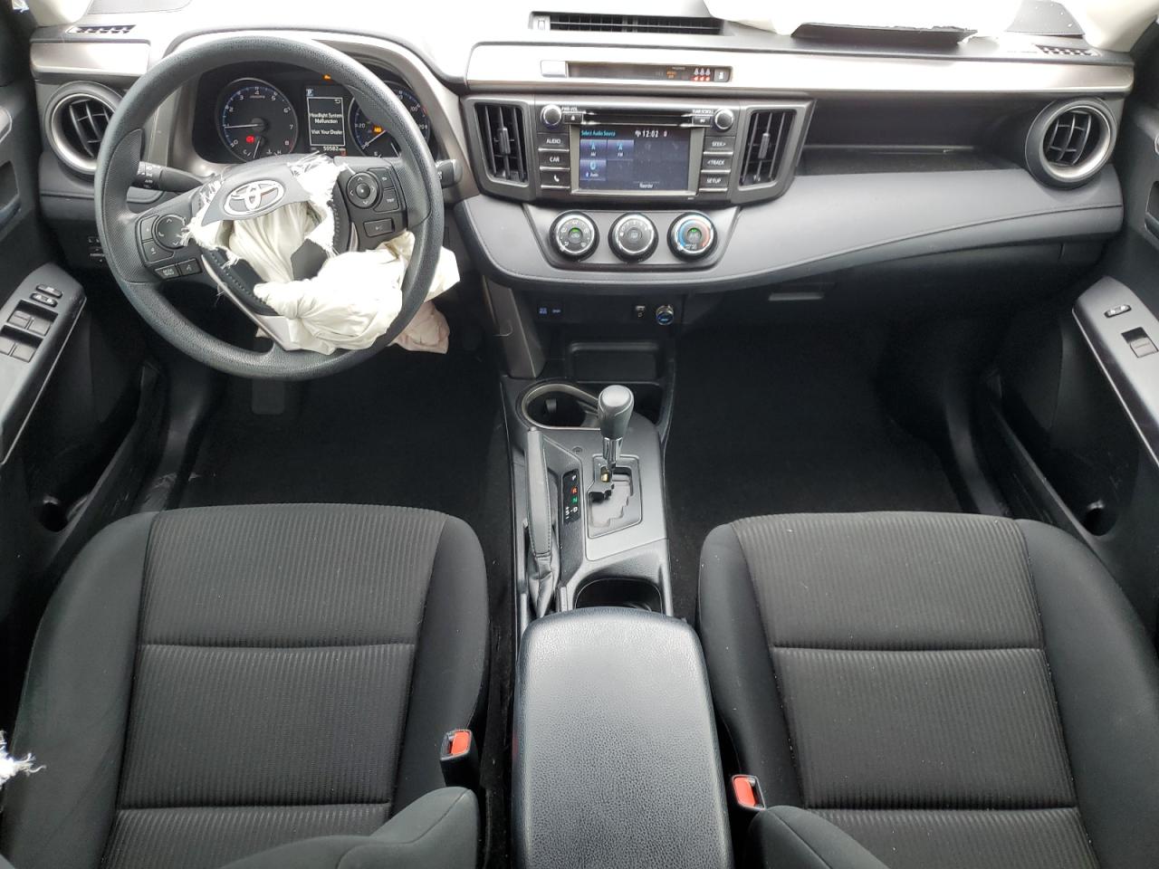 JTMZFREV6HJ125850 2017 Toyota Rav4 Le