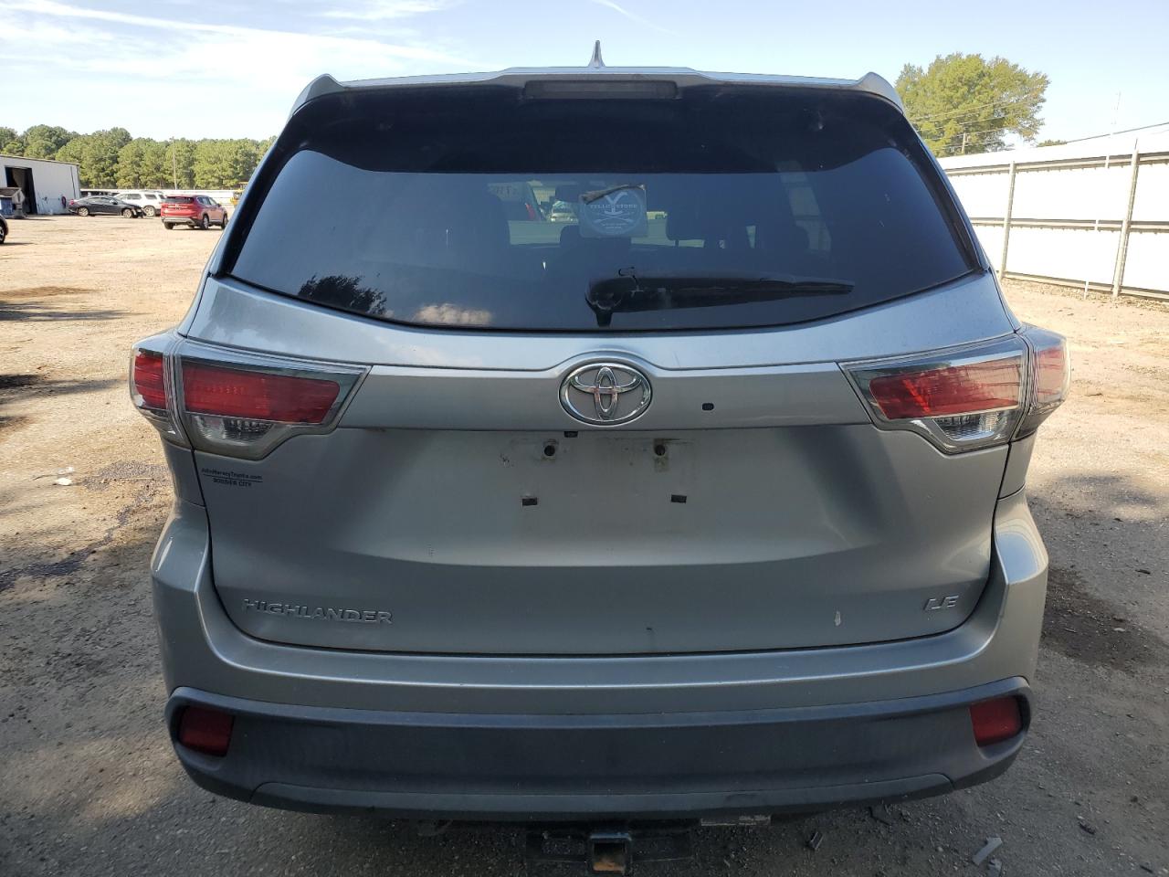 5TDZKRFHXGS154810 2016 Toyota Highlander Le