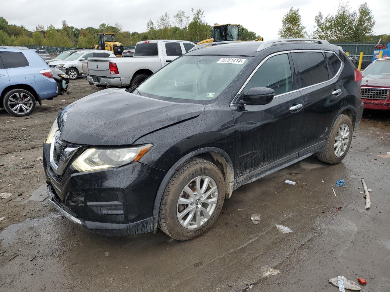 5N1AT2MV5HC814017 2017 NISSAN ROGUE - Image 1