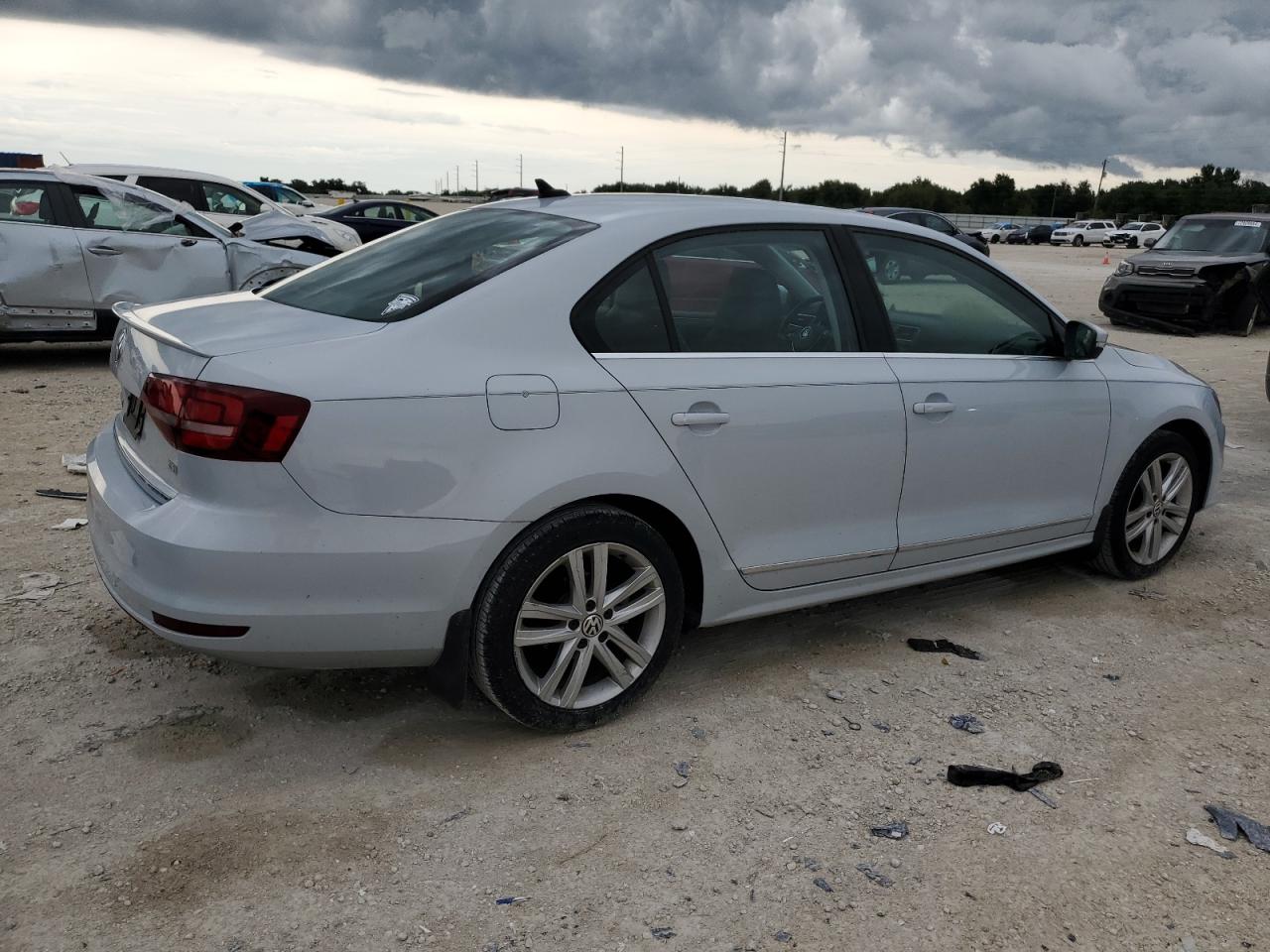 2017 Volkswagen Jetta - Image 3