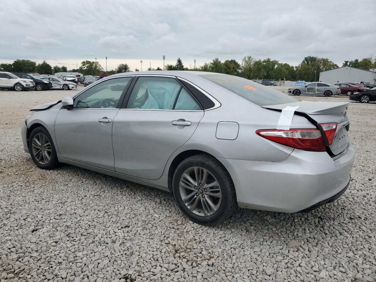 4T1BF1FK5HU763833 2017 TOYOTA CAMRY - Image 2