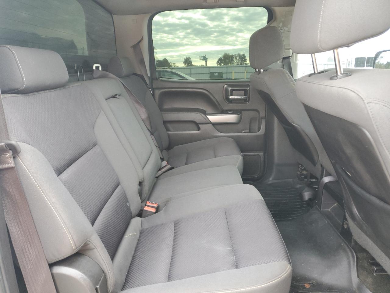 2015 Chevrolet Silverado - Image 10