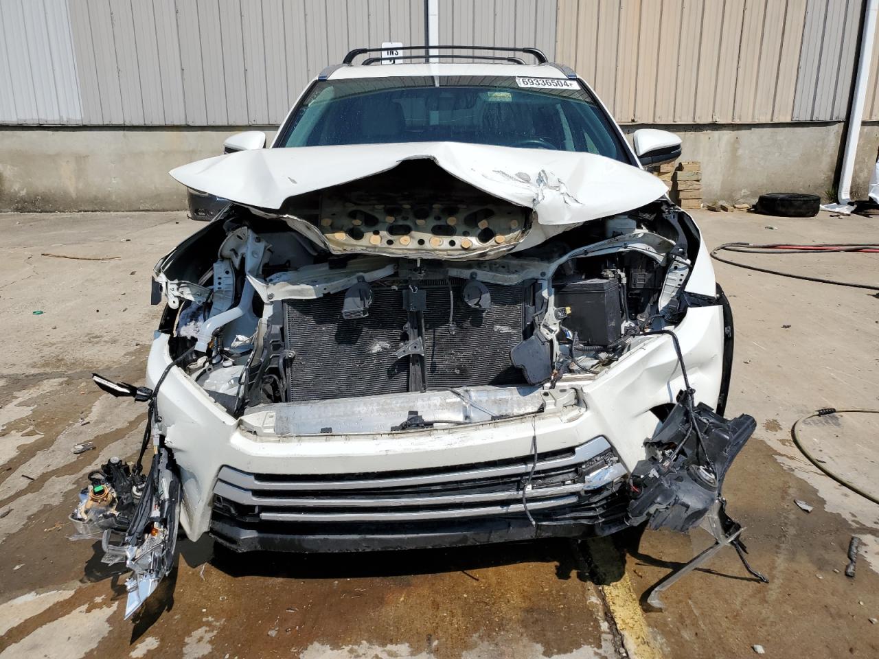2017 Toyota Highlander - Image 5