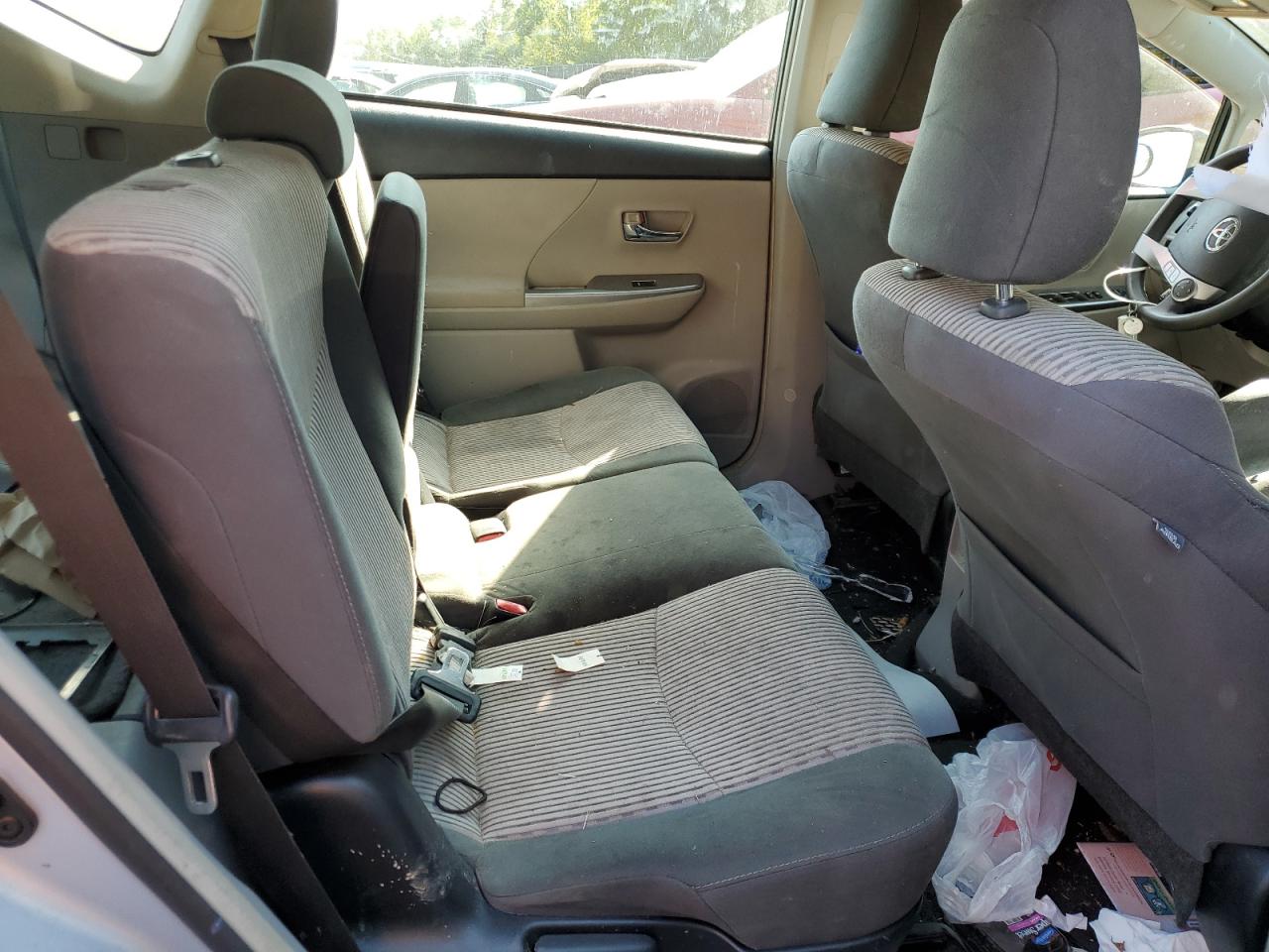 JTDZN3EU6FJ029916 2015 Toyota Prius V