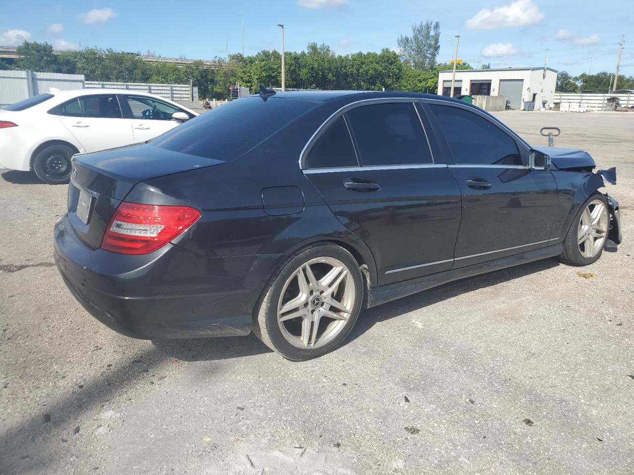 VIN WDDGF4HB9DR261631 2013 MERCEDES-BENZ C-CLASS no.3