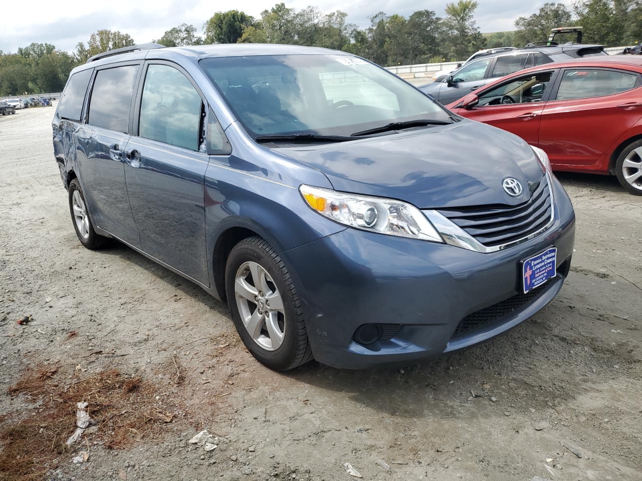 5TDKZ3DCXHS868004 2017 Toyota Sienna Le