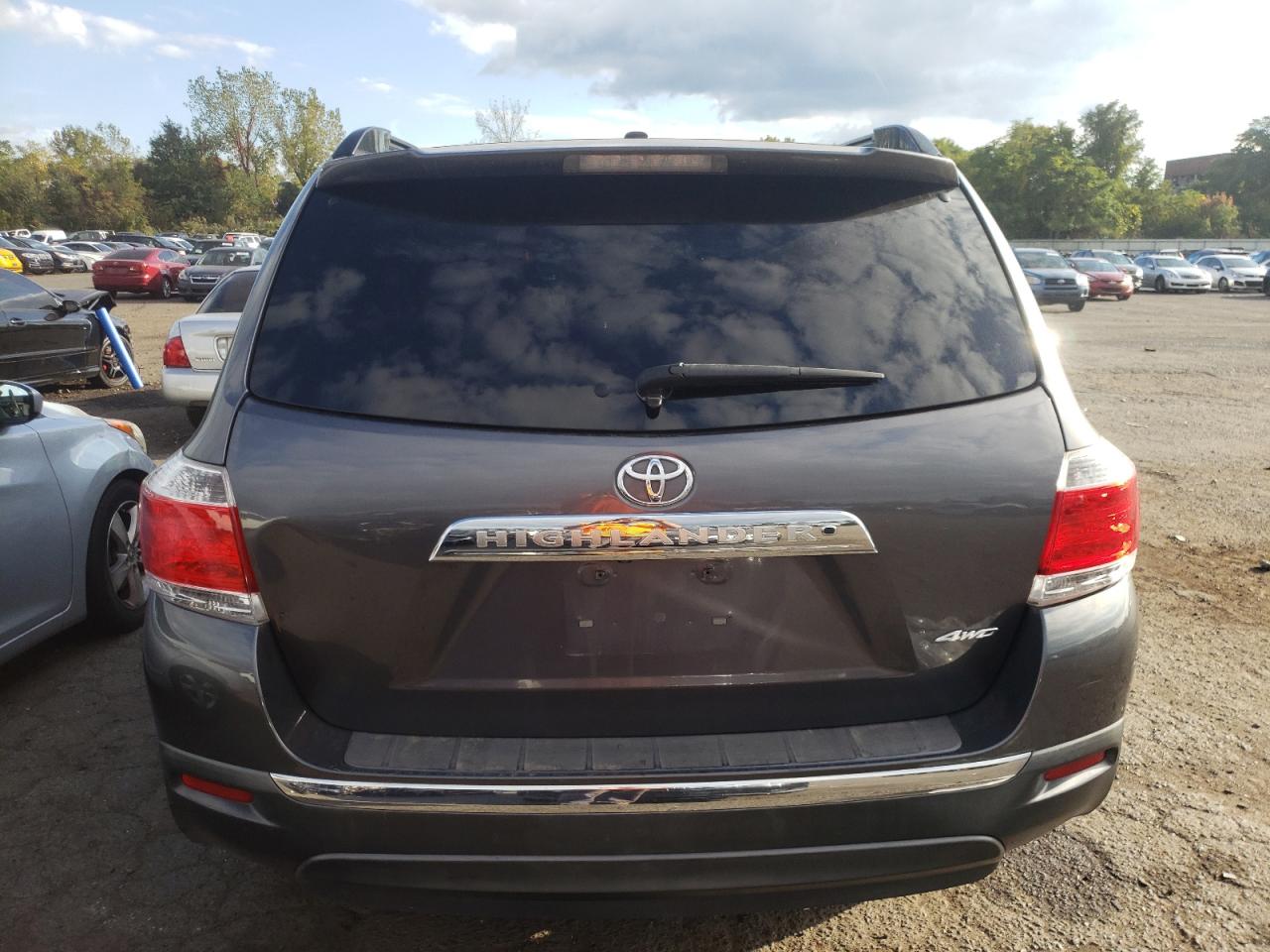 5TDBK3EH2BS052443 2011 Toyota Highlander Base