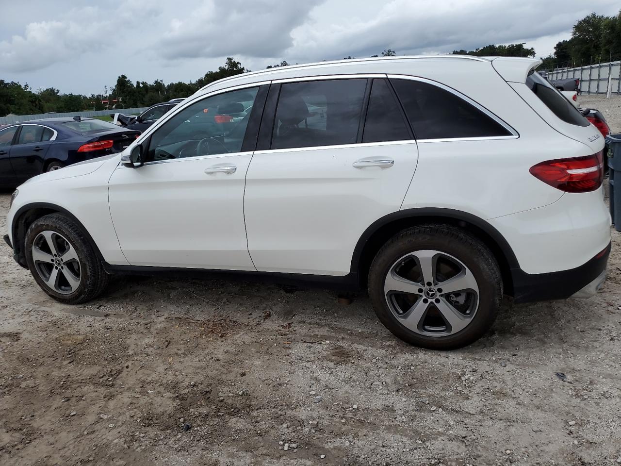 WDC0G4JB8HV008584 2017 MERCEDES-BENZ GLC - Image 2