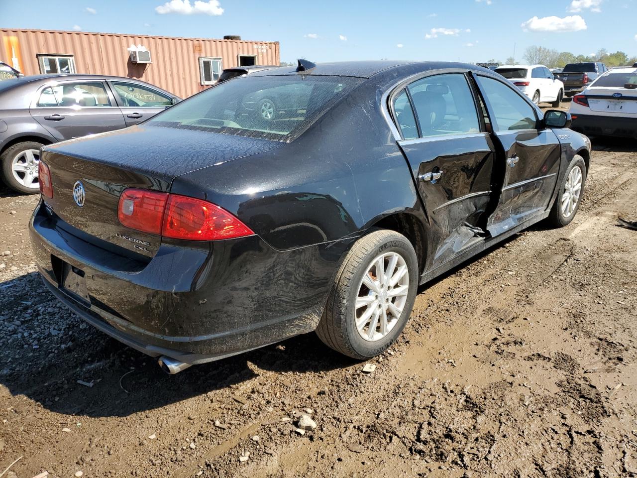 2011 Buick Lucerne - Image 3