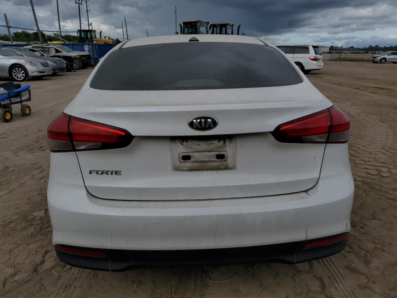 3KPFL4A72HE145306 2017 Kia Forte Lx