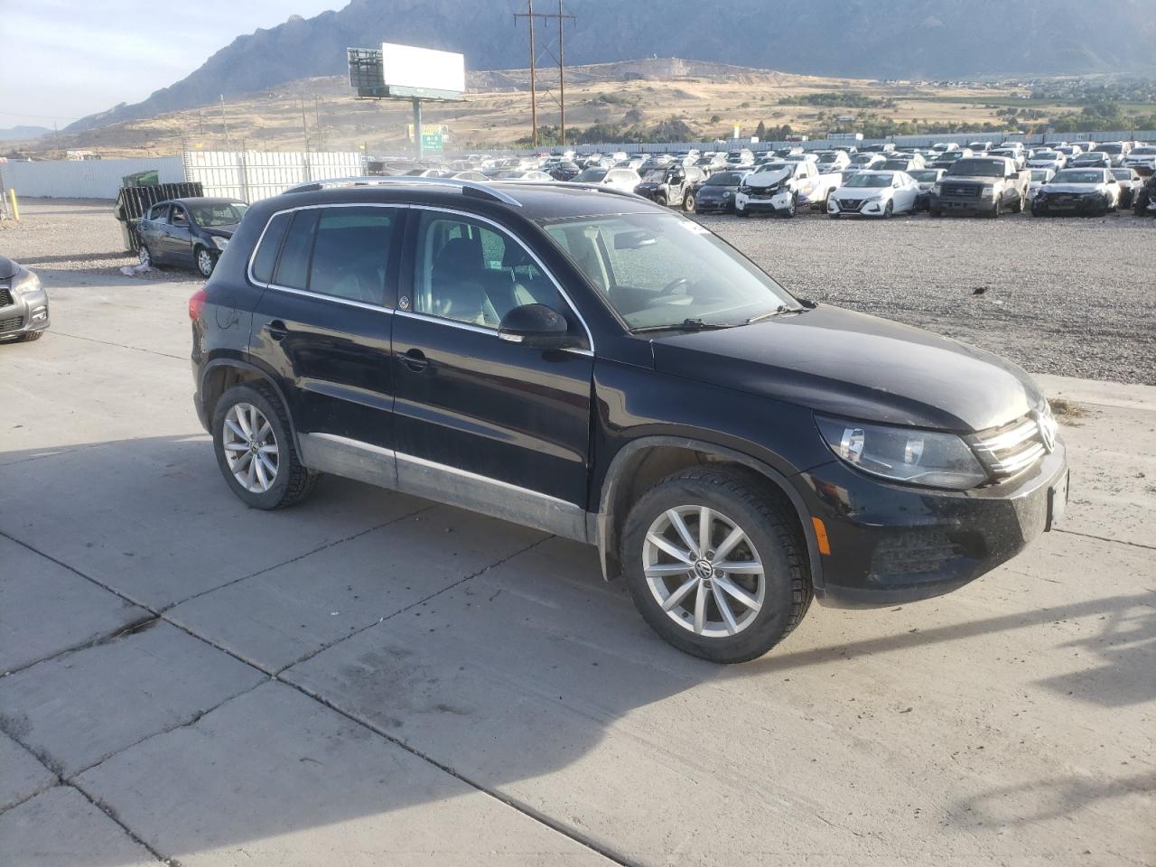 WVGSV7AX5HK006256 2017 Volkswagen Tiguan Wolfsburg