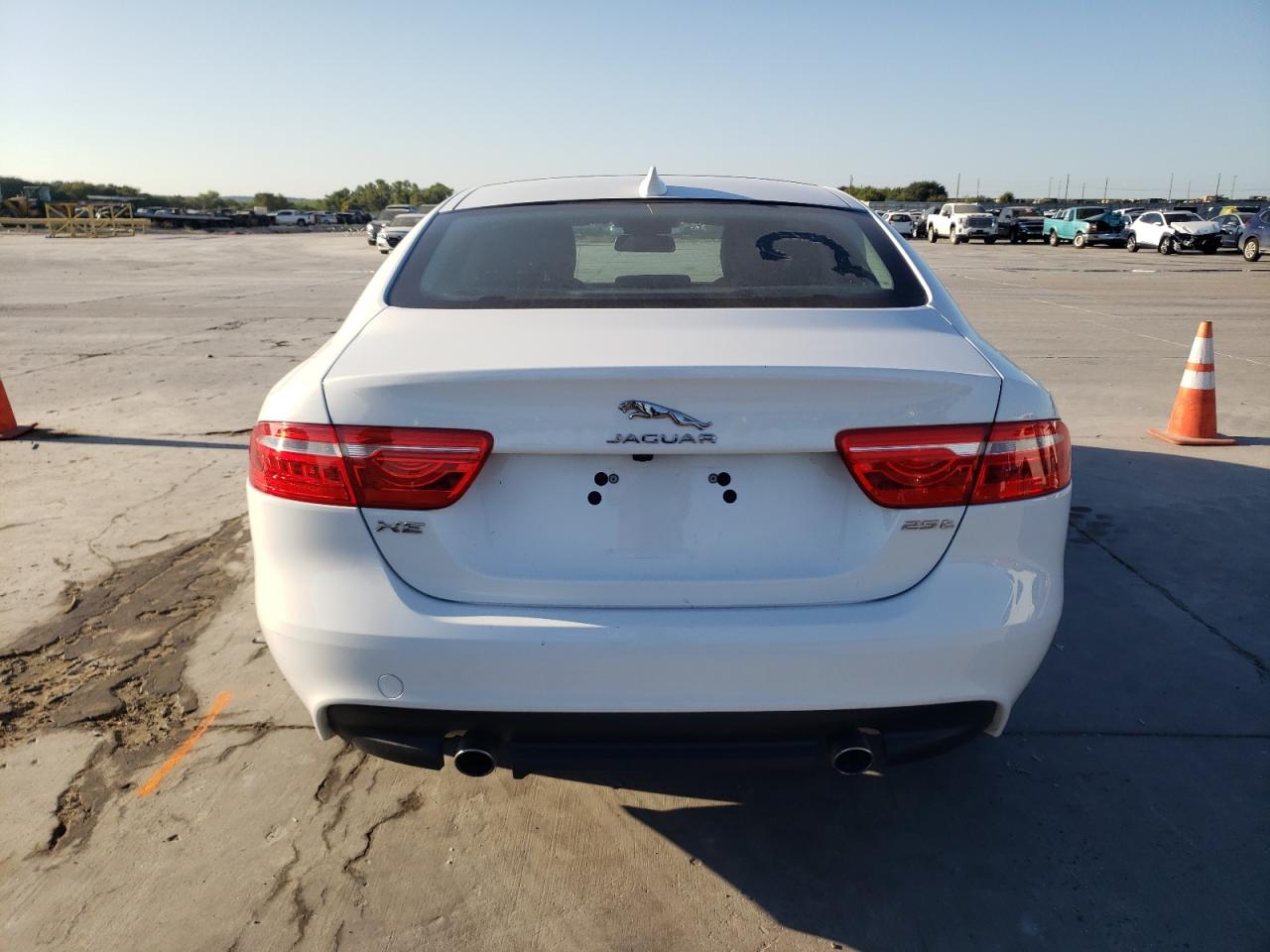 SAJAR4FX5JCP35113 2018 Jaguar Xe