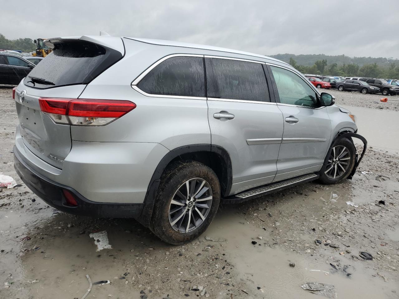 2017 Toyota Highlander - Image 3