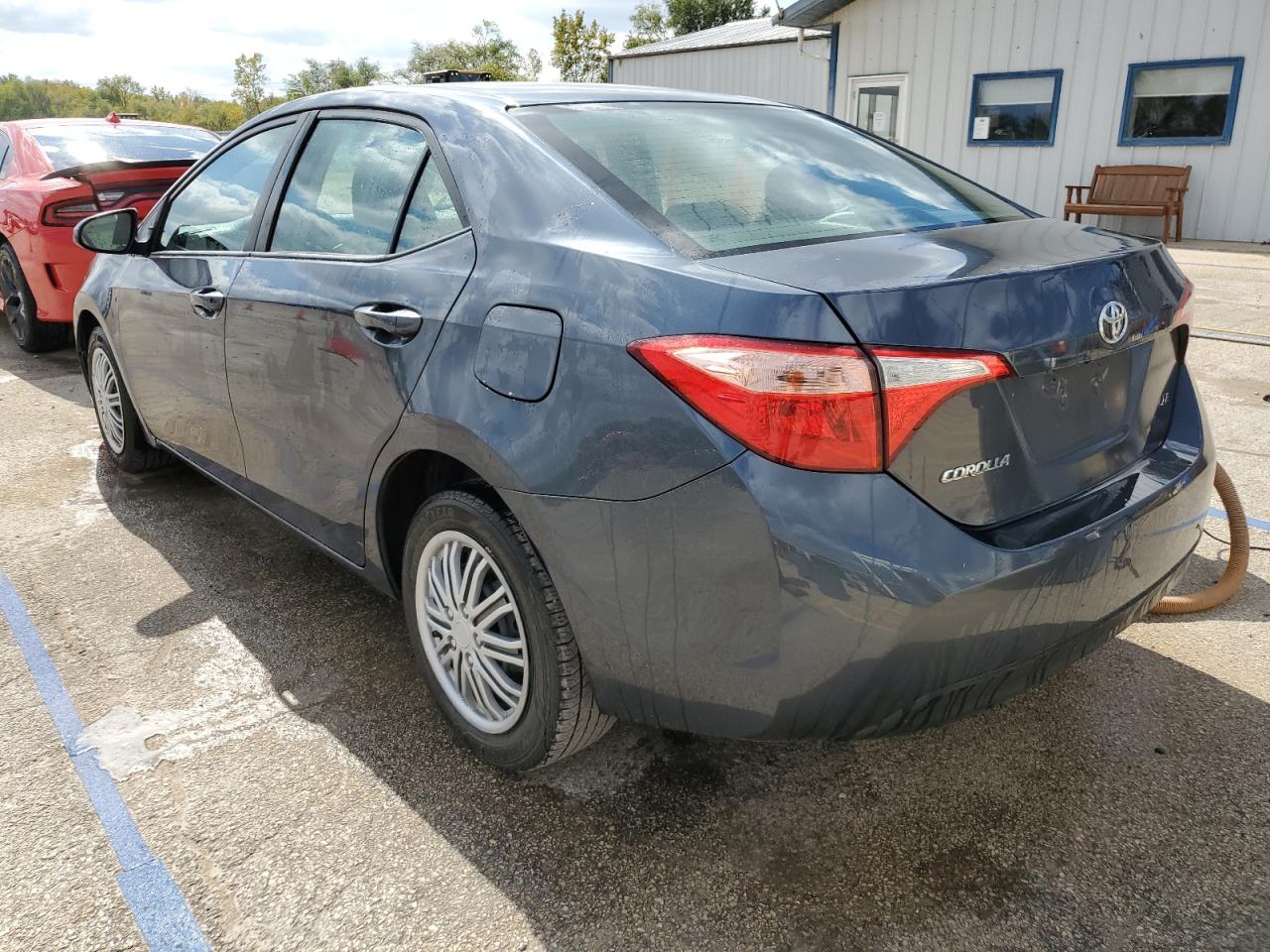 5YFBURHE1HP670398 2017 TOYOTA COROLLA - Image 2