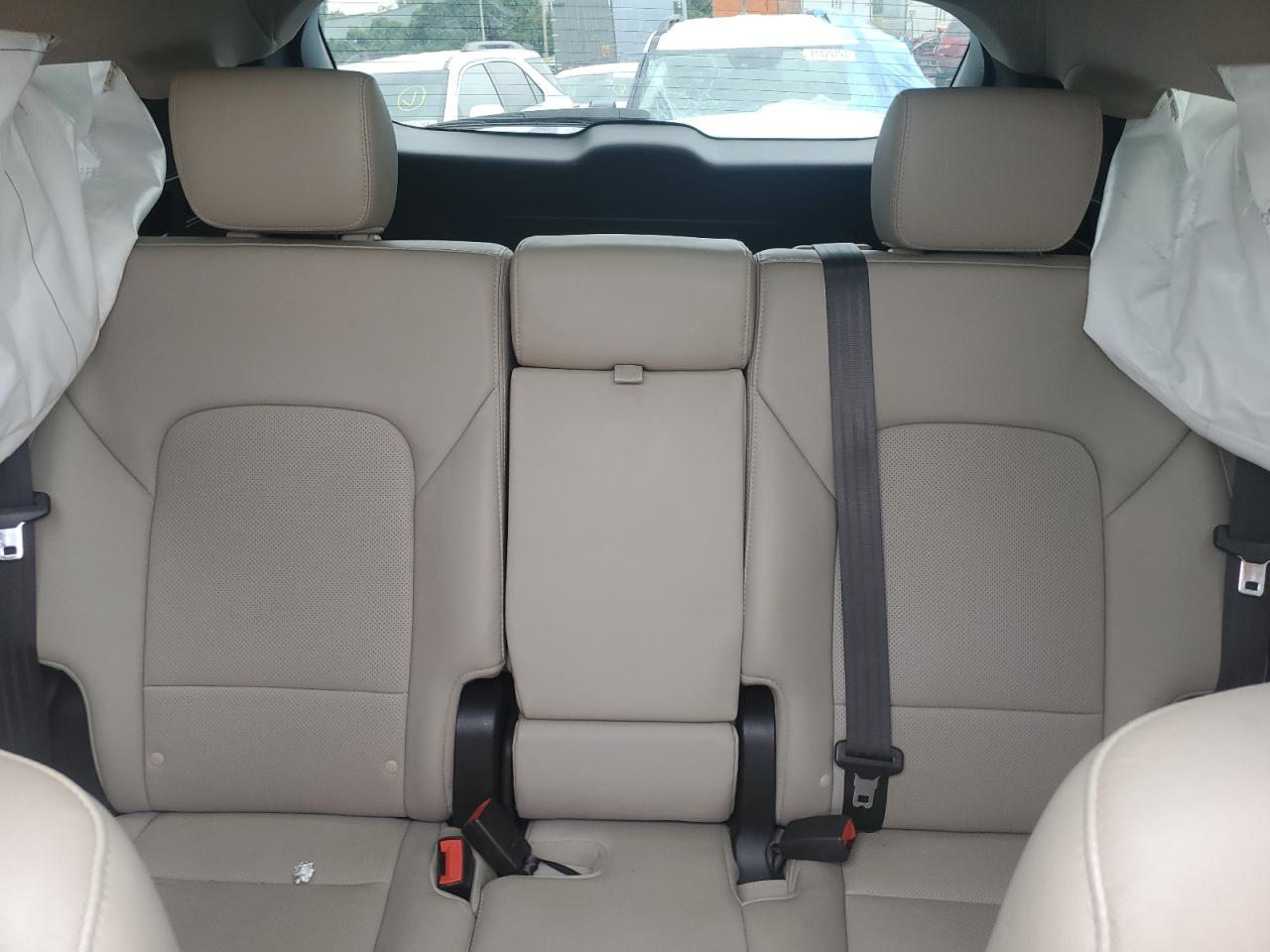 2017 Hyundai Santa Fe - Image 10