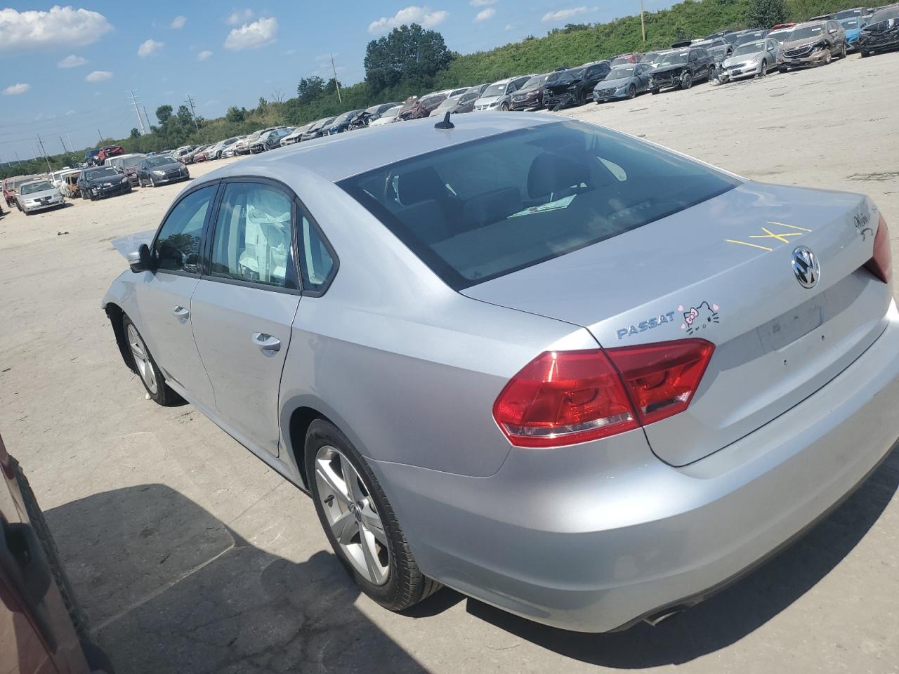 2014 Volkswagen Passat - Image 2