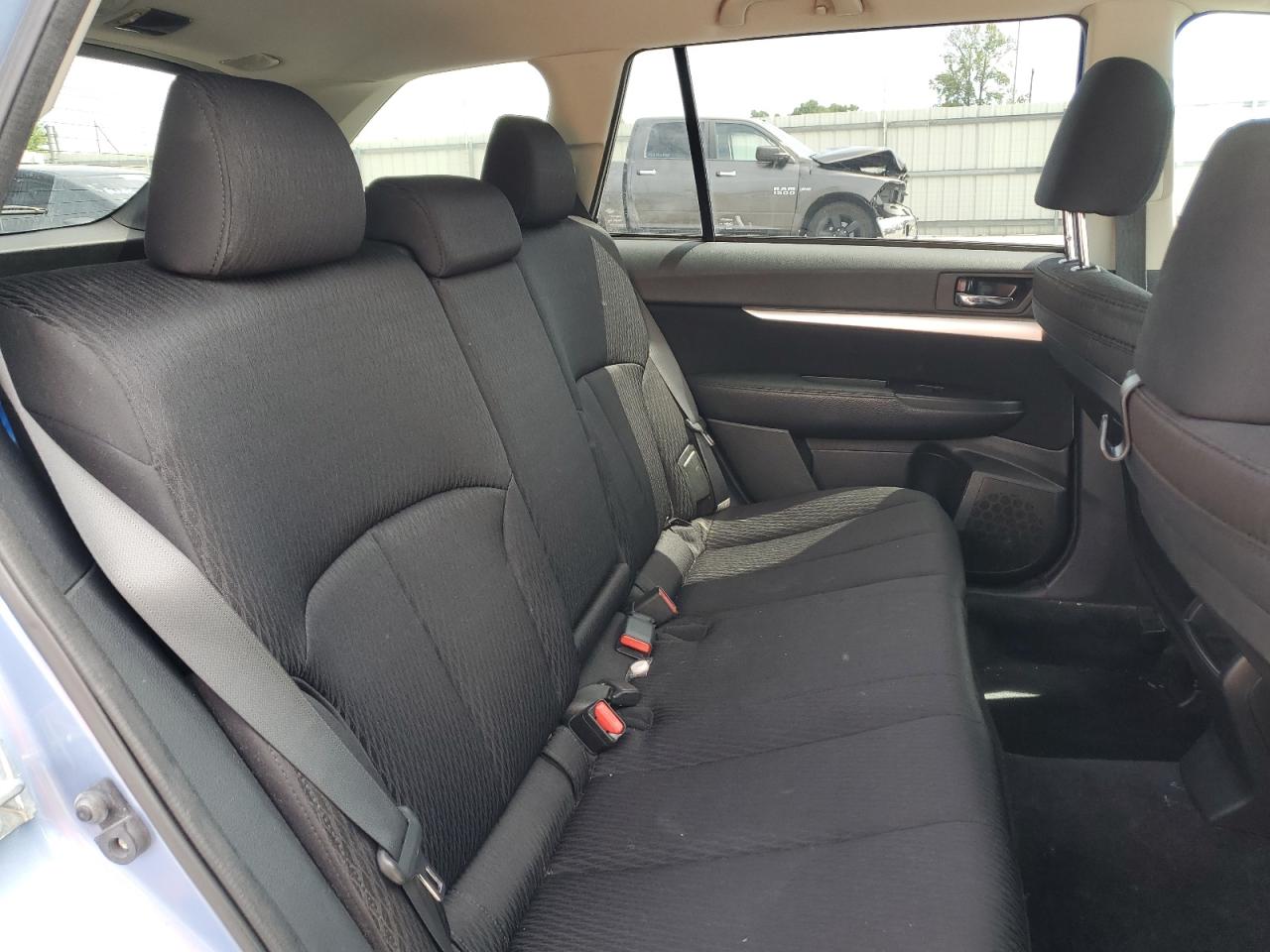 2010 Subaru Outback - Image 11